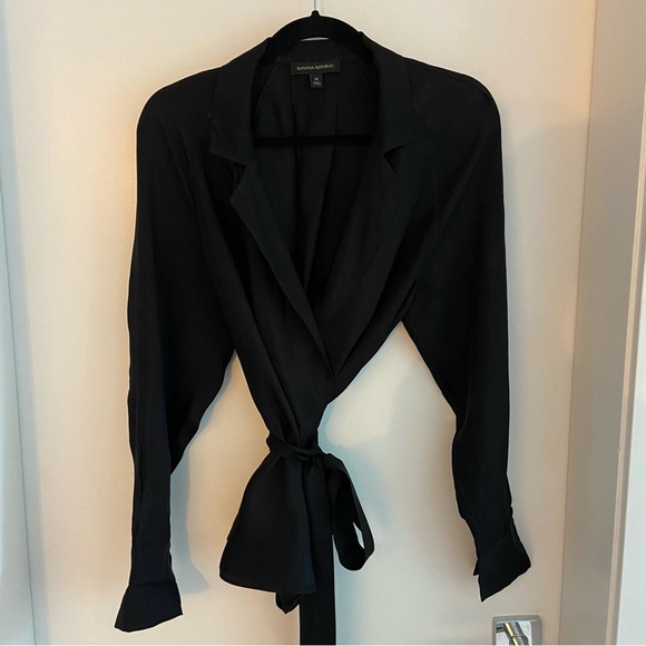 Banana Republic. Silky & flowy wrap style blouse. Size Medium. Black. NWOT. - Picture 5 of 7